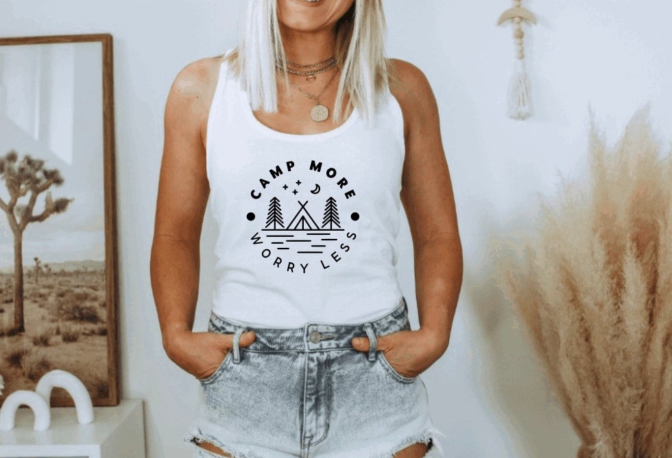 T-shirt Homme 'Explore More Worry Less' - Motif Randonnée/camping - Col V, Manches Courtes - Tee Hunt
